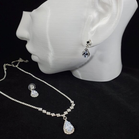 Bridal Jewelry earrings and necklace matching set, CZ clear stones - Picture 2 of 8